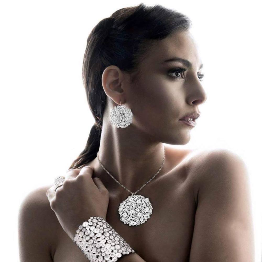 Meet your Posher, Syrina